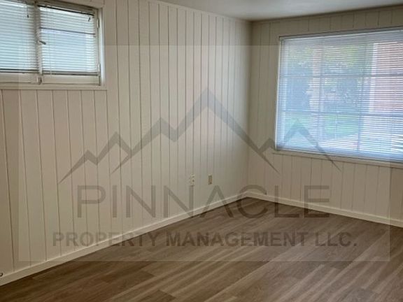 5th image of 31 Chicago Ave #8