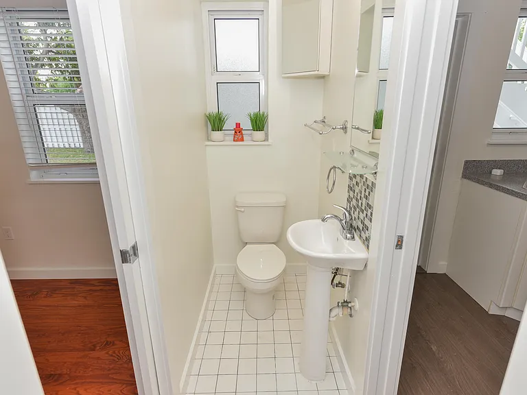 717 2nd Ave S #5 — Photo 9