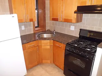 Rented by Maximus Realty Group