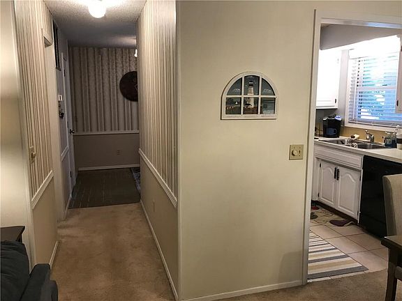 3rd image of 10 Victoria Ln