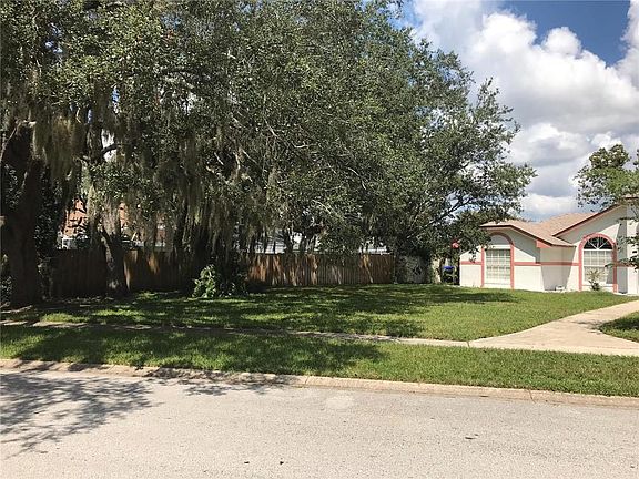 3rd image of 6921 Oakmore Ln