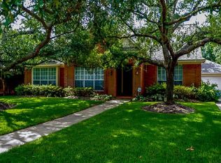 9711 New Kent Dr, Sugar Land, TX 77498