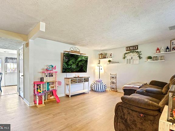 3rd image of 144 Sandalwood Ct