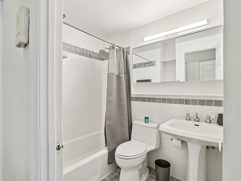 186 W 80th St #7F — Photo 7