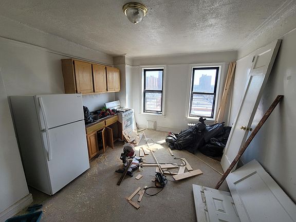 2nd image of 1064 Ward Ave APT 5E