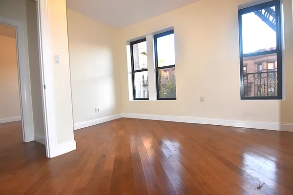 Rented by The Agency | media 8