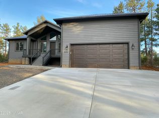 221 E Summerberry Dr, Show Low, AZ 85901