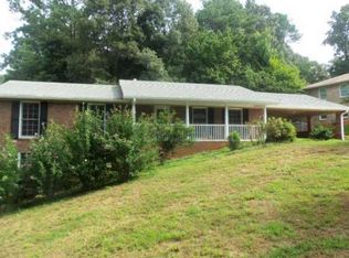 6085 Lakeshore Dr SE, Mableton, GA 30126