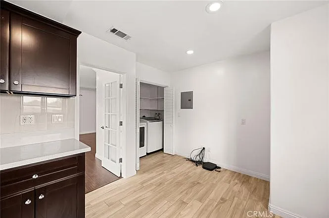418 Elmgate St — Photo 9