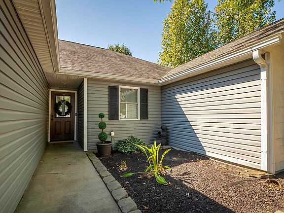 4th image of 305 Noah Ln