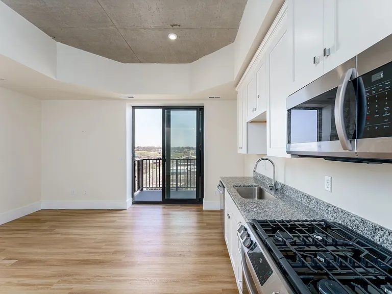 300 East Apartments — Photo 55