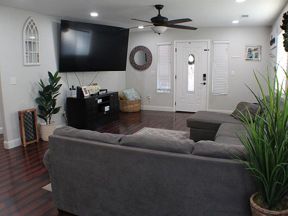 4th image of 3941 E Clay Ave
