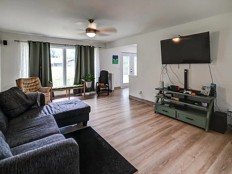 2305 McKenna Blvd — Photo 9