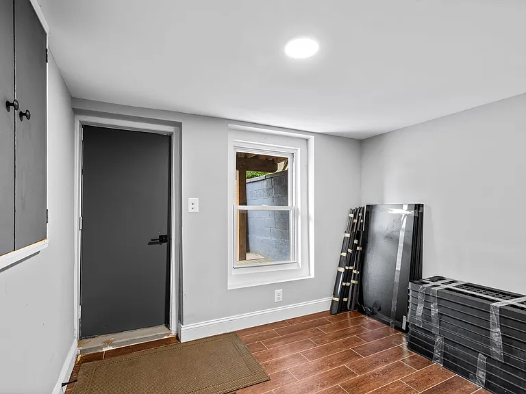 108 S Washington St — Photo 41