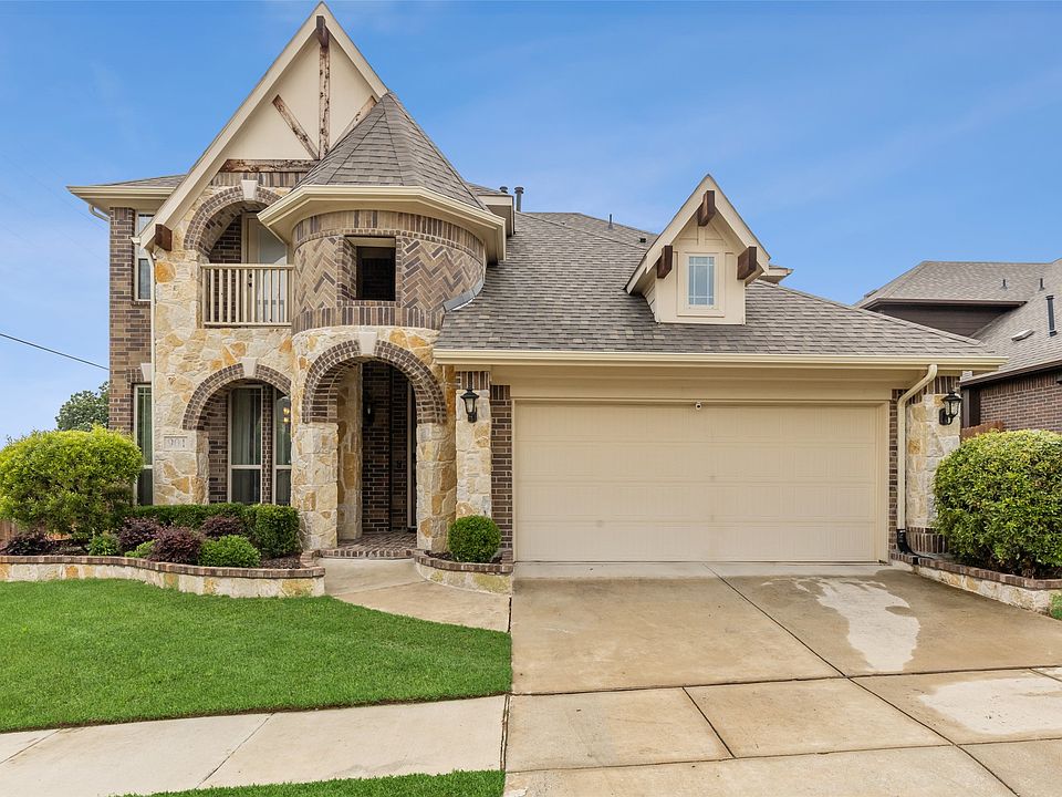1st image of 901 Greenhurst Cir