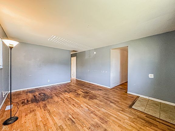 5th image of 2433 Winfield Ave