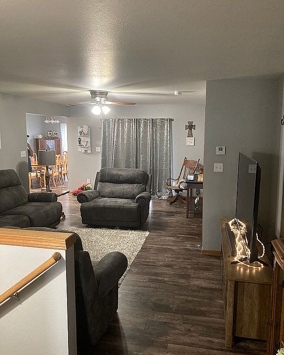 1st image of 405 Pine St