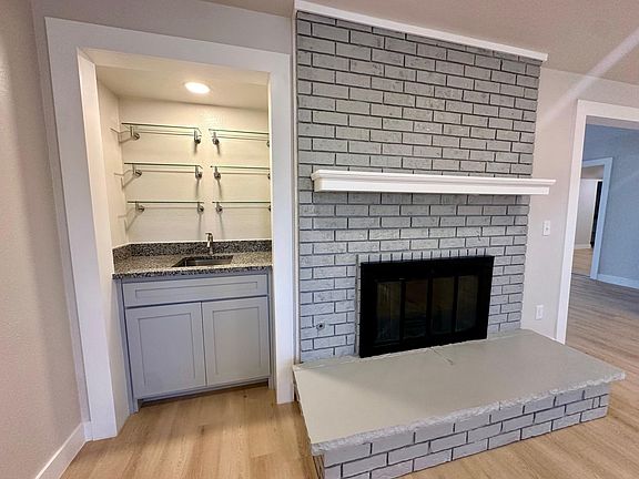5th image of 2922 Berkshire Dr