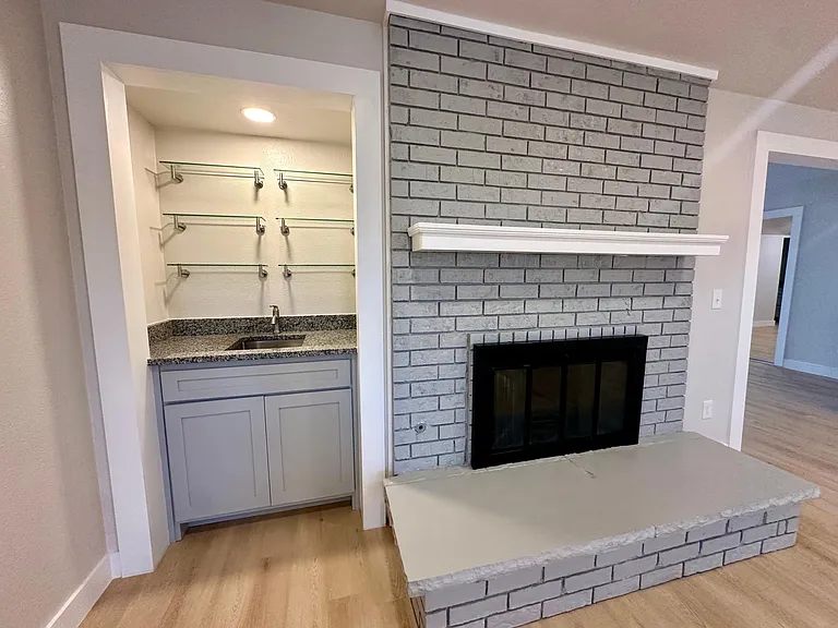 2922 Berkshire Dr — Photo 5