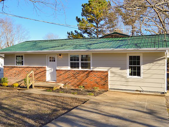 3rd image of 2715 Holmes Dr SE