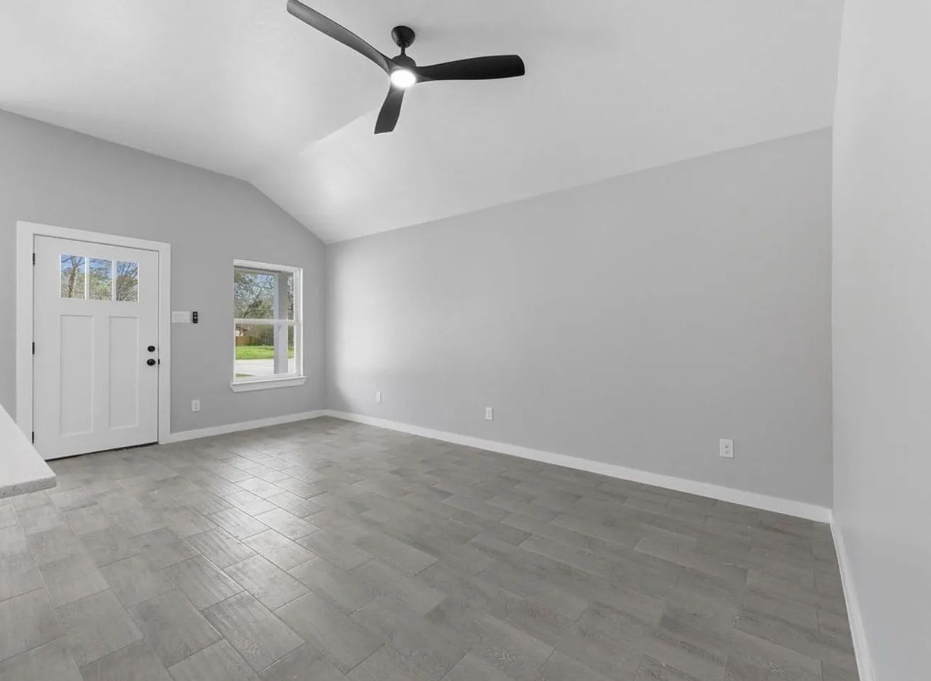 3 bed, 1212 sqft, $1,650 — Photo 3