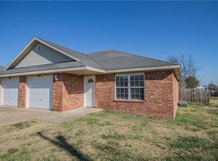 660 Appleridge Dr, Centerton, AR 72719