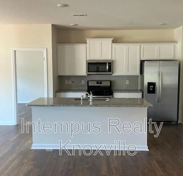 1311 Hampton Place Cir — Photo 14