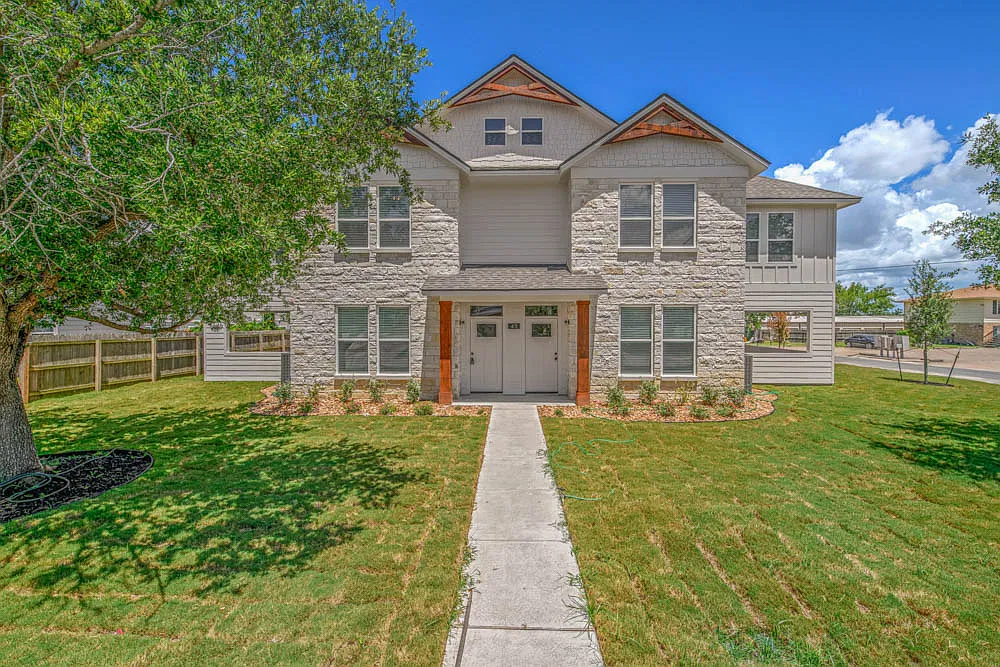 5 bed, 5.5 bath, 2200 sqft, $4,500 — Photo 1