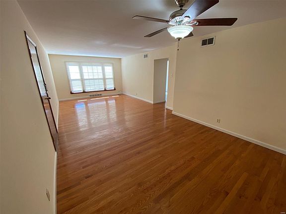 3rd image of 605 Thunderbird Ct #D
