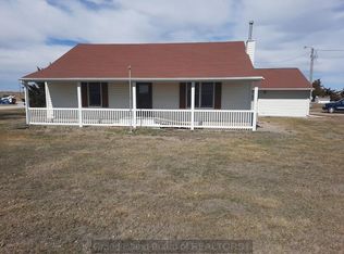 860 W Giltner Rd, Doniphan, NE 68832