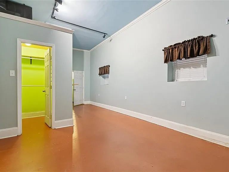2103 S Carrollton Ave — Photo 9