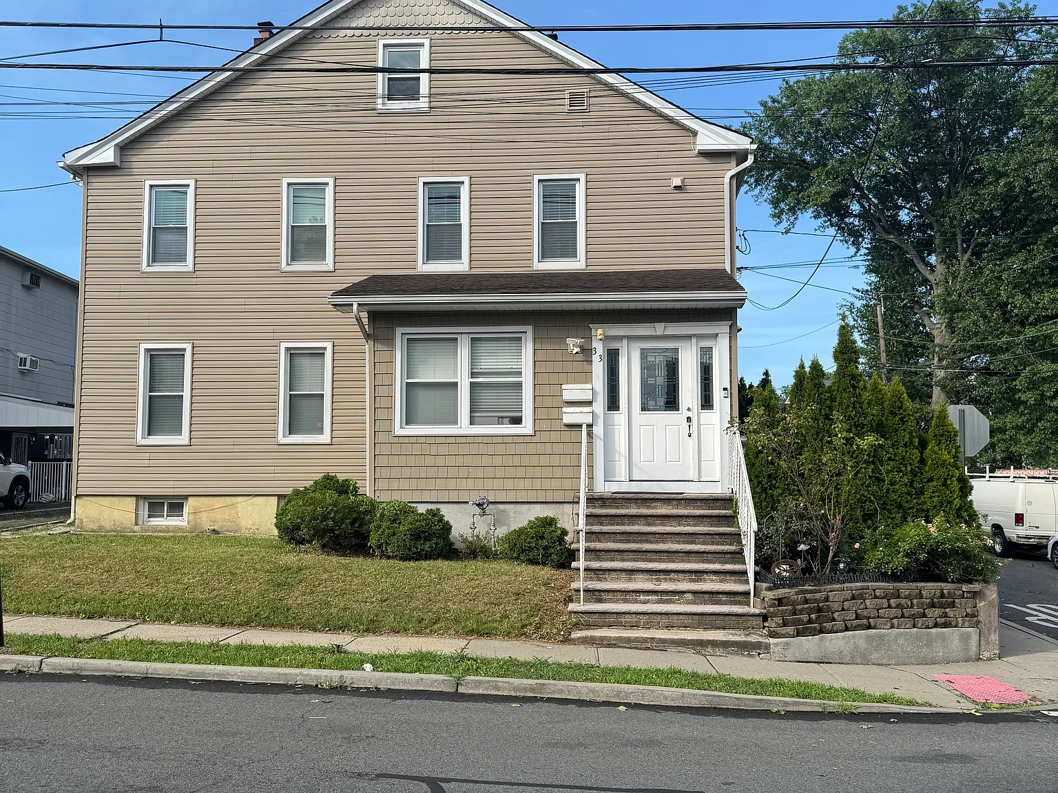 3 bed, 1.5 bath, 1200 sqft, $3,000 — Photo 1