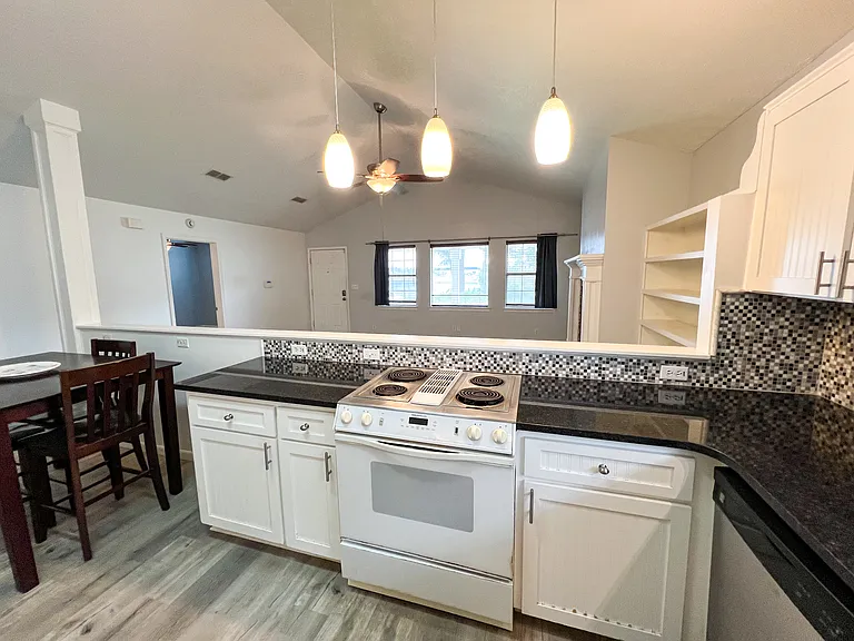 359 Mercedes Ave — Photo 9