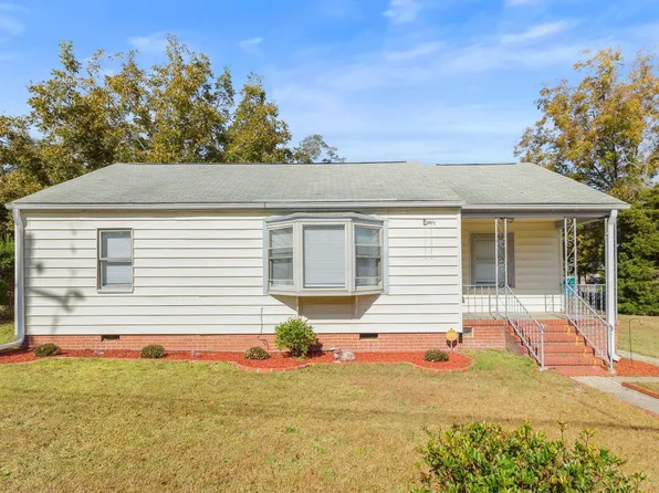 5300 Spruce Dr, Fayetteville, NC 28304