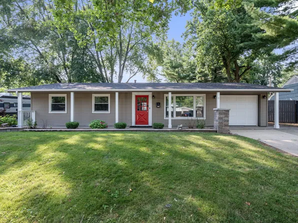 9 Woodridge Rd, Montgomery, IL 60538