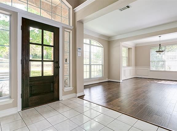 4th image of 6609 Lynch Ln