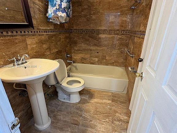 4th image of 2531 NW 88th St