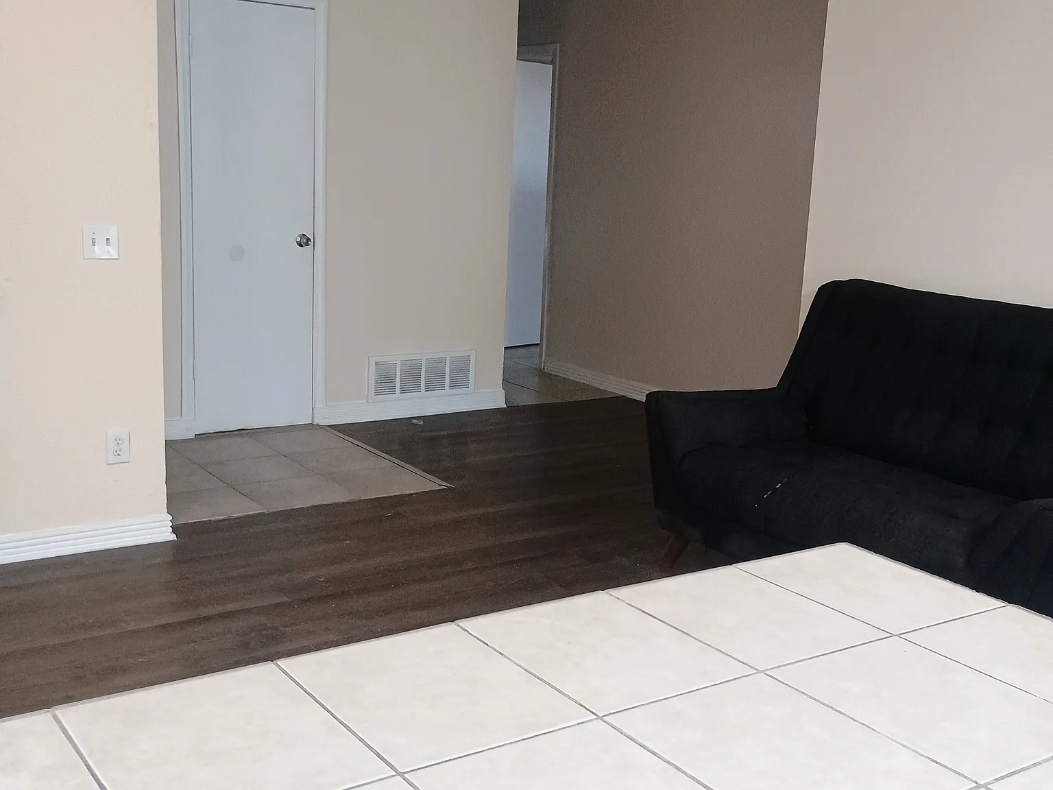 5 bed, 1856 sqft, $2,495 — Photo 2