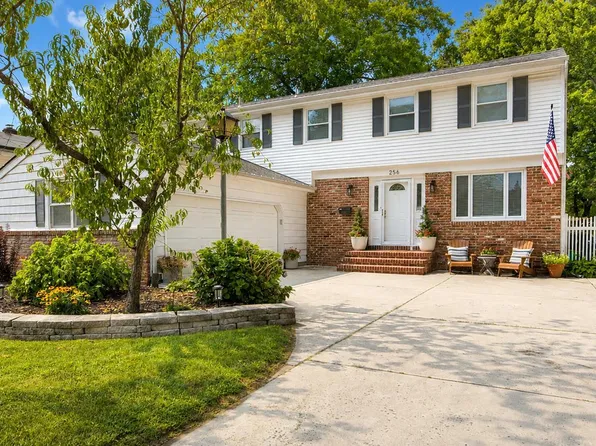 256 Ramblewood Pkwy, Mount Laurel, NJ 08054