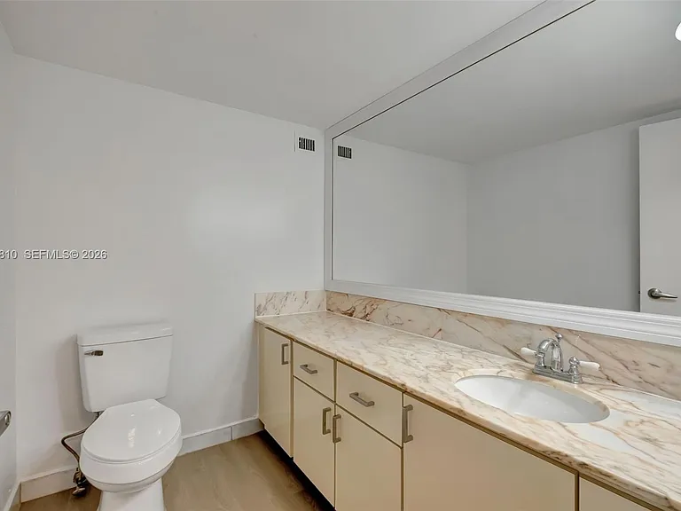 5401 Collins Ave #928 — Photo 15