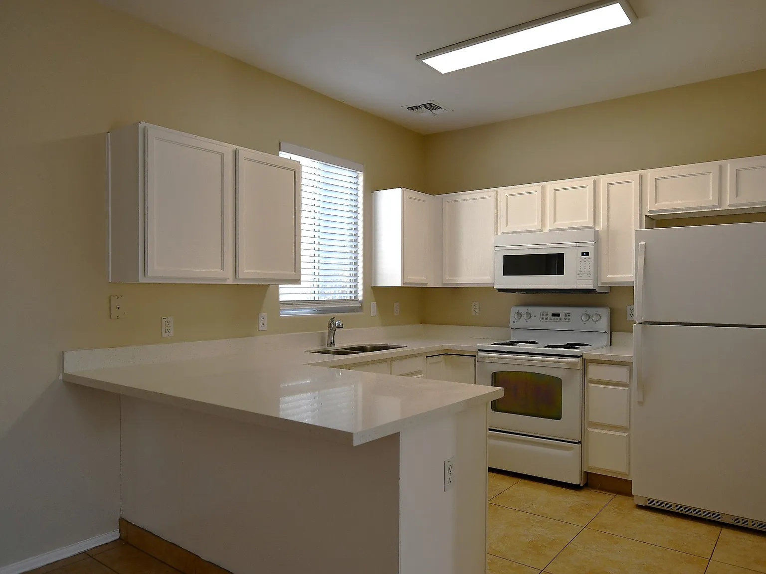 2300 E Magma Road Unit 27 - 27 — Photo 2