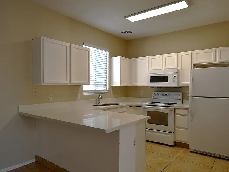 2300 E Magma Rd #27 — Photo 2