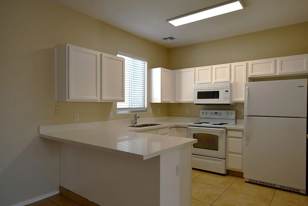 Building Photo - 2300 E Magma Rd #27