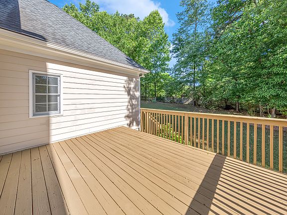 5th image of 375 Bridgebrook Ln SW