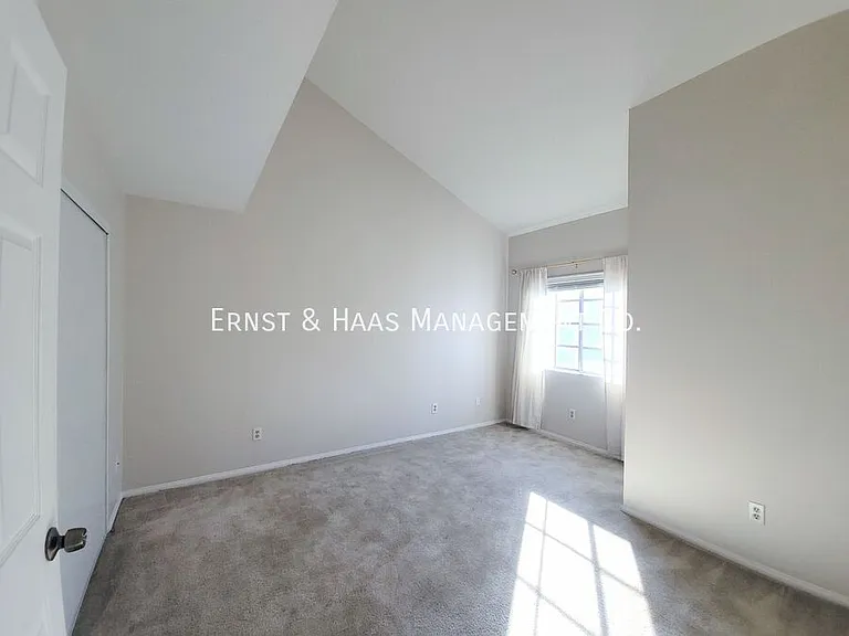 111 W Spring St #E — Photo 16