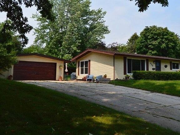 2nd image of 336 S Bruns Ave
