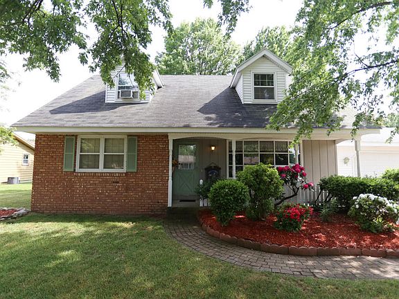 3rd image of 2803 E Chester Dr