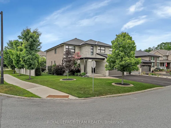 51 Bridle Crest Ct, Ottawa, ON K2M 0H5