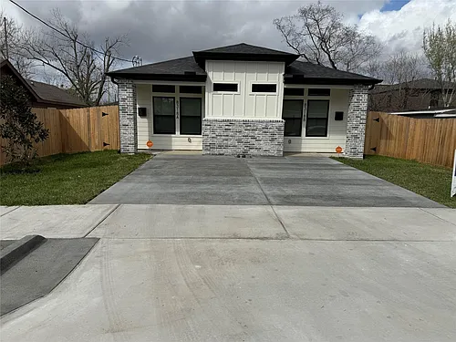 8318 Brandon St Photo 1