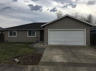 1441 Vista Dr, Central Point, OR 97502